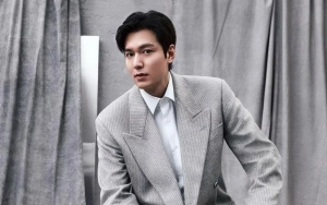 Bungkam Soal Isu Kencani Ku Hye Sun, Lee Min Ho Tampil Nyentrik Ala Bos