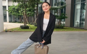 Look Prilly Latuconsina Saat Diwawancarai Disney Disebut Princess Banget