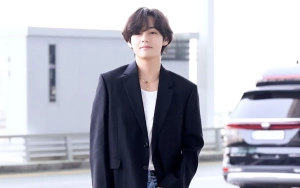V BTS Dengan Bangga Sanjung 'Barbie' Yang Disambut Sinis di Korea