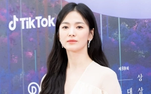 Song Hye Kyo Menjelma Bak Gadis Cilik di Musim Panas, Akun Centang Biru Rebutan Merayu