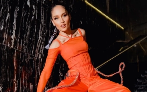 Dijuluki Cegil, Cinta Laura Buka Jaket dan Pamer Bra di Asian Sound Syndicate