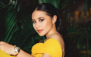Prilly Latuconsina Mix & Match Outfit Saat Terima Apresiasi Perempuan Berpengaruh, Hasilnya Memesona