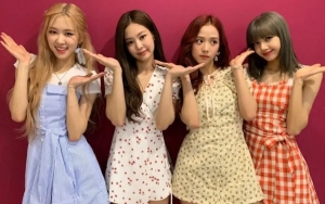 Lisa BLACKPINK Pakai Outfit Buka-Bukaan di Konser Hingga Bikin Member Lain Syok