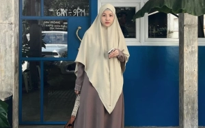 Biasa Syar'i dan Kalem, Outfit Natasha Rizky Saat Naik Moge Di Luar Dugaan