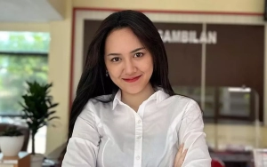 Happy Asmara Bangga Jadi Orang Jawa Timur, Pose di Mobil Mewah Ikut Curi Fokus
