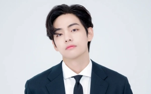 Beri Kencan Idaman, V BTS Peluk dan Tenangkan Fans Nangis Meski Syuting Selesai