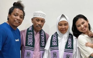 Nangis Saat Umrah, Ibu Mertua Teringat Perjuangan Indah Permatasari dengan Arie Kriting