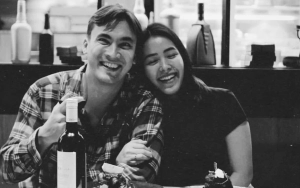 Rendy Kjaernett Nangis dan Tak Henti Ciumi Lady Nayoan Usai Lihat Kondisi Mobil Bekas Kecelakaan