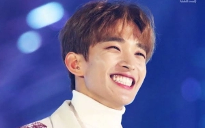 Sempatkan Sapa Fans Meski Tengah Malam, Sikap Manis DK SEVENTEEN Tuai Sorotan