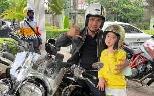 Kelelahan Temani Raffi Ahmad Manggung, Rafathar Sampai Tidur Ngemper di Lift
