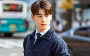  Visual Sempurna Cha Eun Woo Jadi Guru Matematika di 'A Good Day to Be a Dog' Bikin Kepincut