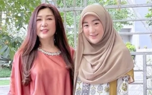 Ibu Larissa Chou Tepis Dugaan Tak Hadiri Pernikahan Sang Putri, Muncul dengan Look Menawan