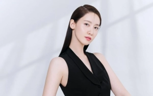 Serba Hitam Dengan Midi Coat, Penampilan Yoona SNSD Bak CEO di Acara Perhiasan Tuai Sorotan