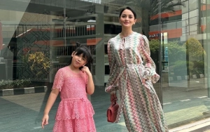 Obrolan Nyesek Yaya Putri Ririn Ekawati Saat Pertama Kali Ziarah ke Makam Sang Ayah