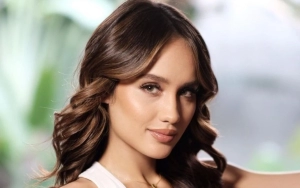 Cinta Laura Raih Nawacita Awards 2023, Gaun Rumbai Hingga Kepang Rambut Anti Mainstream