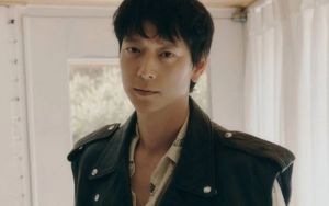 Kang Dong Won Malu Sendiri Lihat Adegan Payung Legendaris di Film 'Romance of Their Own' 