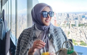 Wajah Syahrini Jadi Sorotan Usai Hasil Foto Kamera Teman Tampak Berbeda
