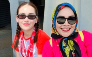 Umi Kalsum Ibu Ayu Ting Ting Balas Savage Serangan Haters