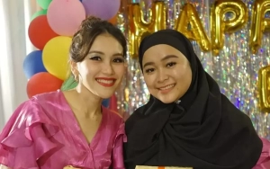 Ayu Ting Ting Hadiri Acara Keluarga, Perut Buncit Sang Adik Bikin Salfok Abis