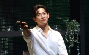 Cara Taecyeon 2PM Dengan Cepat & Sigap Berikan Fans Service Bikin Penggemar Ikut Gemes