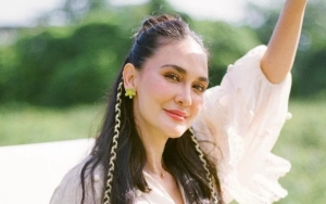 Luna Maya Senyum Manis Diberondong Pertanyaan Soal Pertemuan dengan Keluarga Maxime