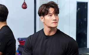 Jual Kaos Harga Hampir Setengah Juta, Kim Jong Kook Respon Komentar Mahal dari Netizen