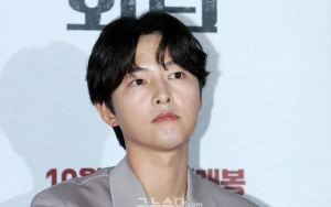 Song Joong Ki Jawab Cerdas Soal Gosip Miring Kehamilan Katy Louise Saunders