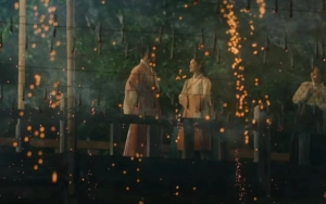 Lee Se Young Temukan Bae In Hyuk di Era Lain Dalam Teaser 'The Story of Park’s Marriage Contract'