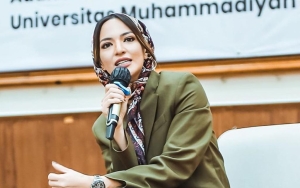 Nia Ramadhani Kenakan Sport Bra Biarkan Perut Rata Terpampang Bikin Salfok Abis