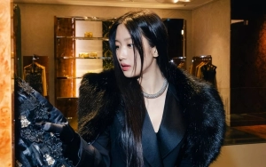 Moon Ga Young Tampil Anggun Bergaun Putih Pose Bareng Aktor '365 Days' Michele Morrone