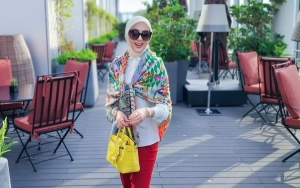 Syahrini Diduga Jiplak Style Eks Pacar Reino, Pose Sibak Rok di Tempat Umum Ikut Digunjing
