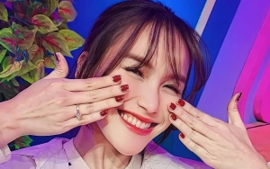 Ayu Ting Ting Bikin Nangis Gegara Terlalu Baik, Adab Perlakukan Fans Nenek-nenek Dipuji Selangit