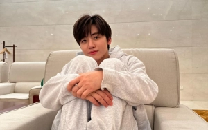 Sudah Ditegur, Jaemin NCT Terjebak Kerumunan Sampai Tasnya Ditarik Fans di Bandara