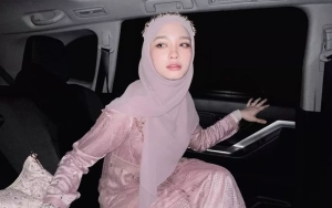 Mejeng Depan Coffee Shop, Outfit Inara Rusli Curi Fokus Hingga Dipuji Sebagai Hijabers Modis 
