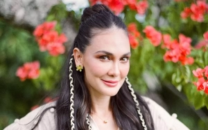Biasa Disanjung, Luna Maya Kini Justru Diminta Berhenti Nyanyi Kala Karaoke Bareng Pacar