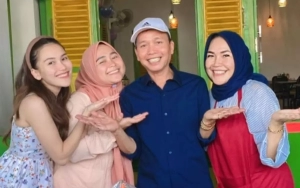 Paras Ibu Ayu Ting Ting Jadi Perbincangan Saat Asyik Santap Makanan Dari Warung Ayah Rozak
