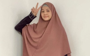 Natasha Rizky Tampil Estetik Serba Hitam di Parkiran Mobil, Caption Kesedihan Curi Fokus