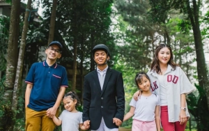Ruben Onsu Beri Sarwendah Kado Anniversary Anti Mainstream, Betrand Peto Ikutan Melongo