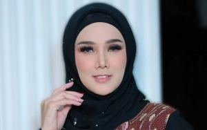 Agak Lain, Mulan Jameela Bongkar Alasan Makan Pakai Sarung Tangan Medis di Warung Sunda