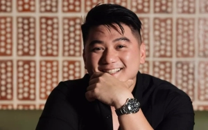 Potret Chef Arnold Pakai Peci Bikin Heboh