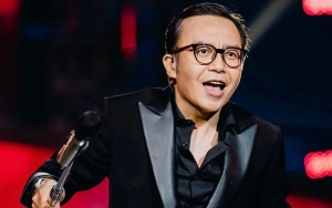 Ari Lasso Bandingkan Foto Lawas, Wajah Awet Muda Bikin Syok