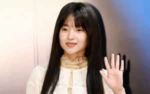 Mirip Cowok, Kim Tae Ri Muncul dengan Rambut Super Pendek!