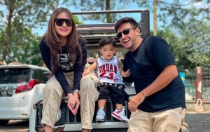 Nathalie Holscher Ajak Pacar Bule Ke Makam Ibu, Adab Saat Ziarah Malah Kena Julid