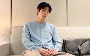 Hwang In Yeop Pakai HP Jadul