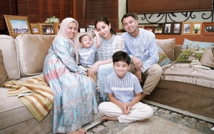 Raffi Ahmad Jadi Tukang Foto Sus Rini Bareng Kim Donghyuk iKON