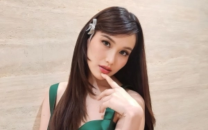 Ayu Ting Ting Akhirnya Pamer Proses Pembuatan Tato di Tubuhnya
