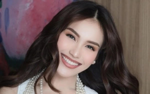 Rambut Berantakan, Ayu Ting Ting Dipuji Bak Princess Kala Pakai Gaun Belahan Tinggi