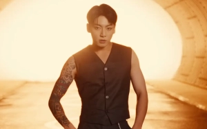 Jungkook BTS Beri Tribut ke Michael Jackson di MV 'Standing Next to You'