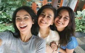 Bak Kembar Tiga, Maudy Ayunda Rayakan Ultah Sang Ibu Bareng Adik Cantik