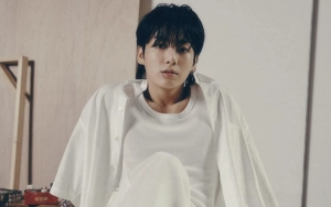 Jungkook BTS Patahkan Keraguan Netizen Lewat Performance Live Perdana 'Standing Next To You'